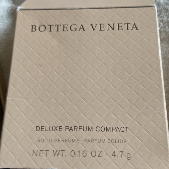 Assorted Compact Collection - Picture 3 of 9